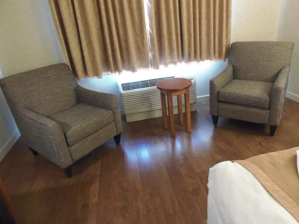 Rosslyn Inn & Suites Edmonton 3*,