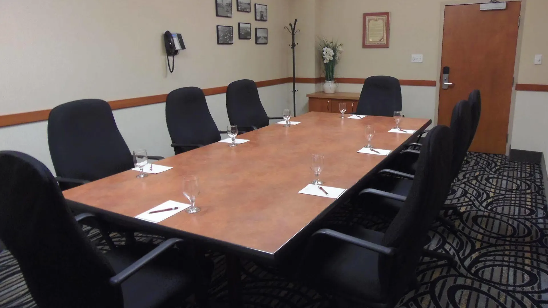 Rosslyn Inn & Suites Edmonton Hotel